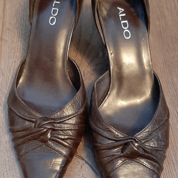 Aldo leather pointy toe heals